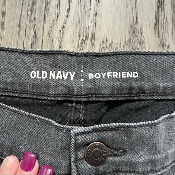 Old Navy Black Distressed Boyfriend Jean Shorts Relaxed Fit - Picture 3 of 8